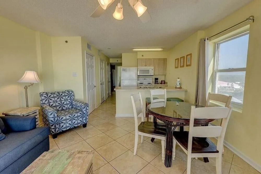 TradeWinds 601 by RedAwning