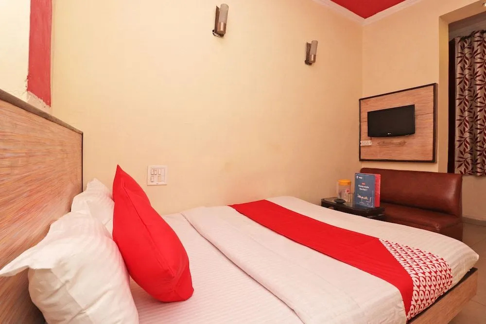 OYO 27596 Hotel Parkash dx