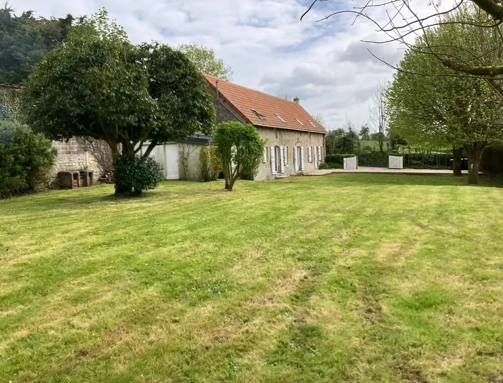 Spacious Holiday Home Near Omaha Beach