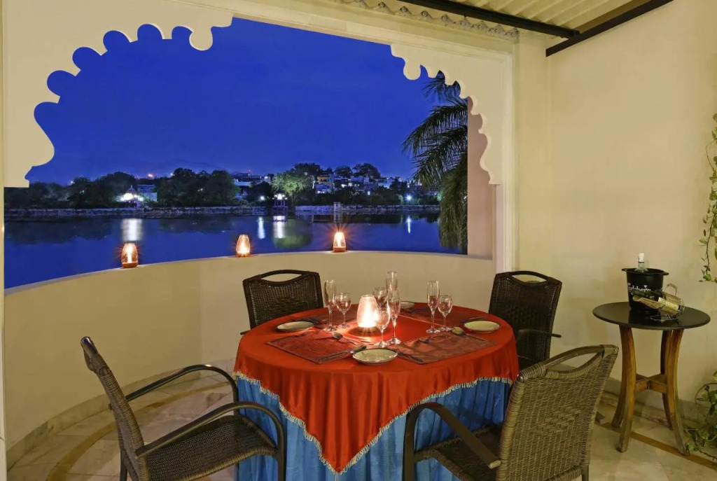 Swaroop Vilas - Lake Facing Boutique Hotel