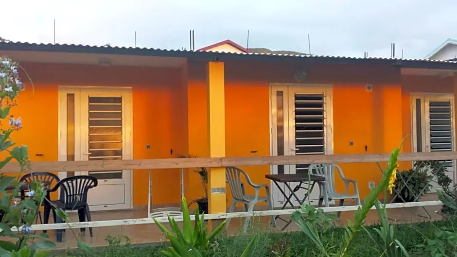 GITE-Hotel LA CAZ DES ORANGERS