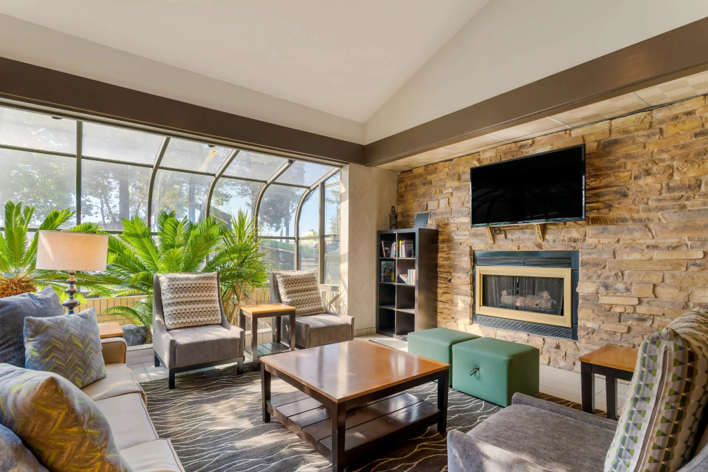 Best Western Plus Forest Park Inn