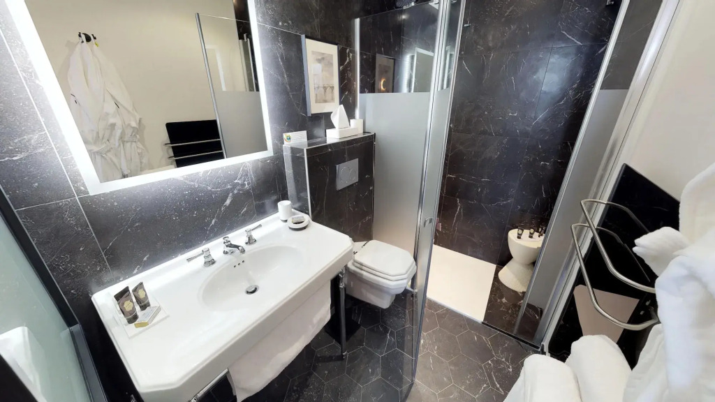 MomArt Hotel