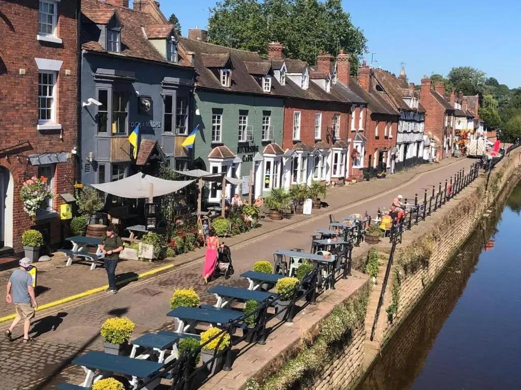 Riverside 2 bed apartment Bewdley Worcestershire