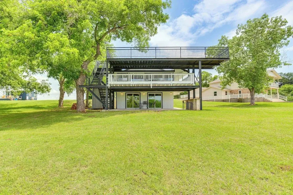 Granbury Home w/ Lake Views ~ 6 Mi to Boat Launch!