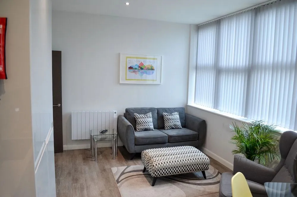 Cotels 7Zero1 Aparthotel - Unique Apartment building with friendly Reception - Pet Friendly - Private Garden Area