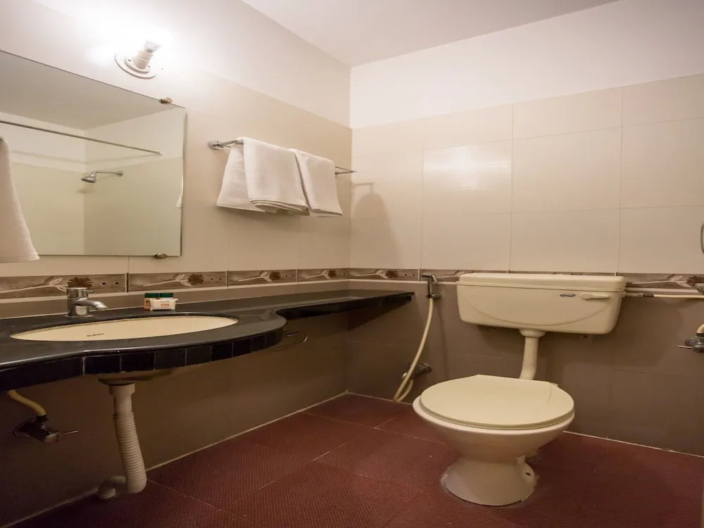 OYO 10934 Hotel Eminent
