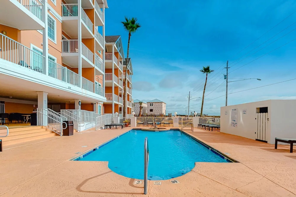 Direct Gulf Front Condo with Resort Pools with Hot Tubs - Steps to Beach