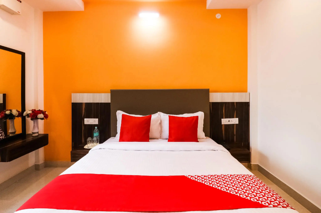 OYO 48653 M M Park Inn