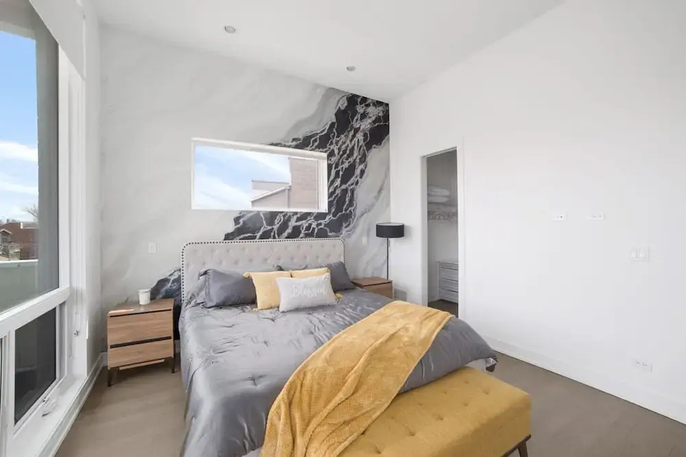 Stunning 4BD Penthouse in Ukrainian Village