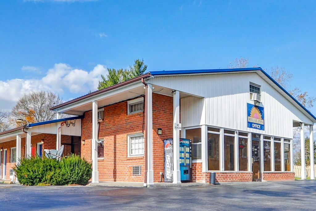 Hotel O Relax Inn Lewisburg near I-64