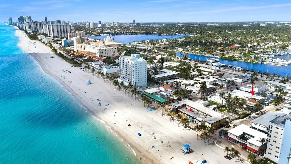 Renovated Apt -unit #3 / Close to Beach w/ Parking