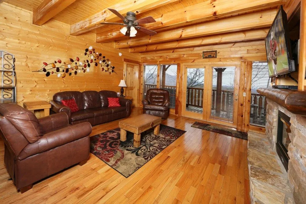 Rising Eagle Lodge - Eight Bedroom Cabin