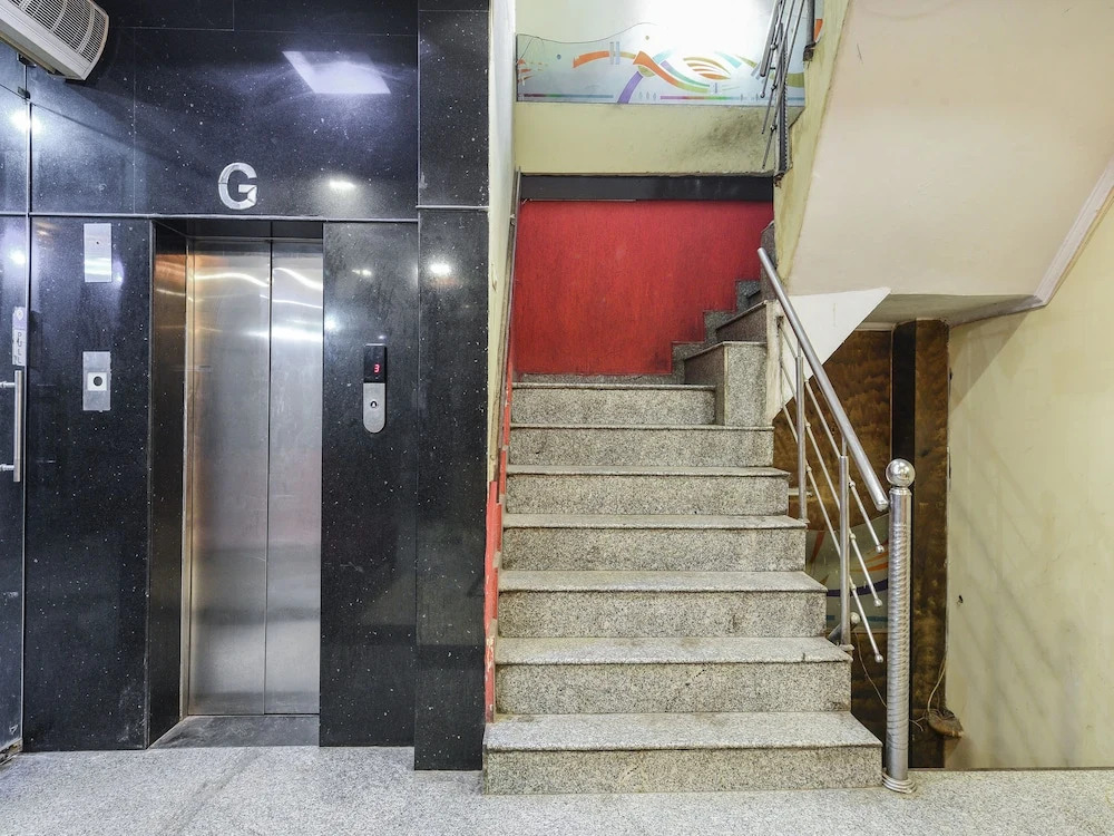 OYO 15763 Hotel Grand inn
