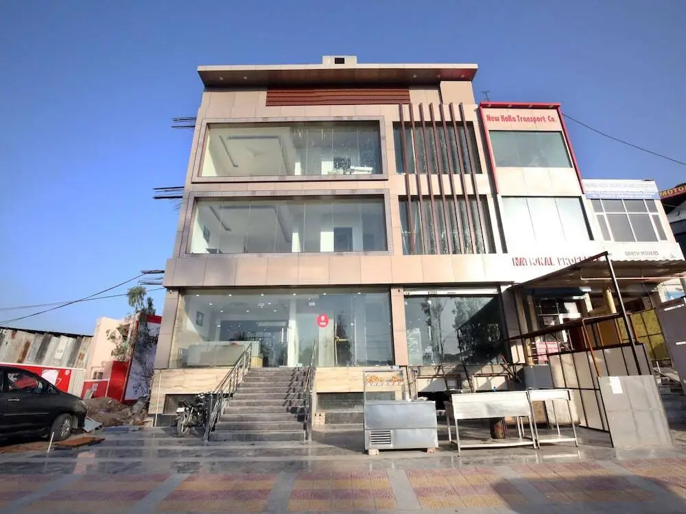 Starlet Prime by OYO Rooms