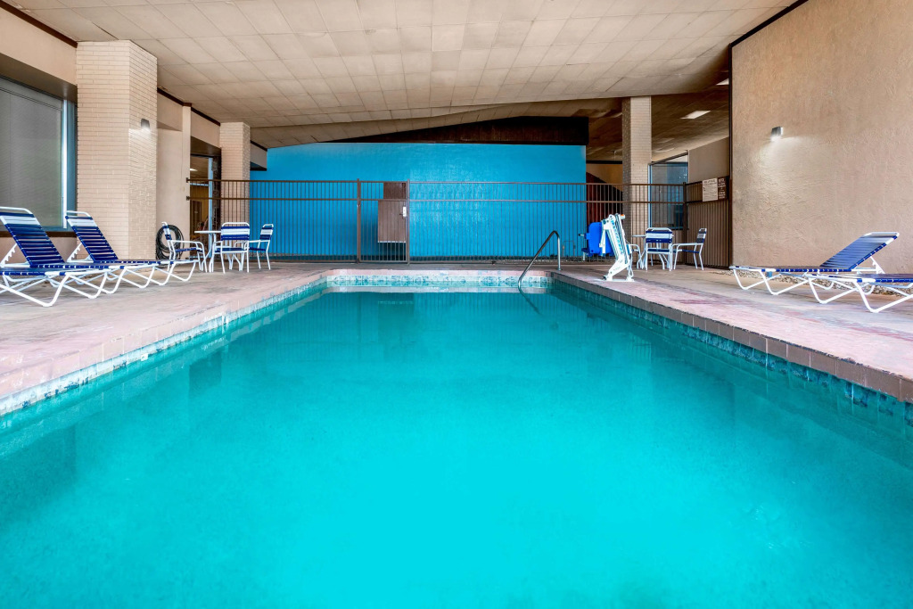 Days Inn & Suites by Wyndham Clovis