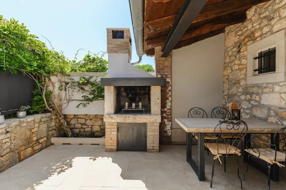 Warm Holiday Home With Terrace