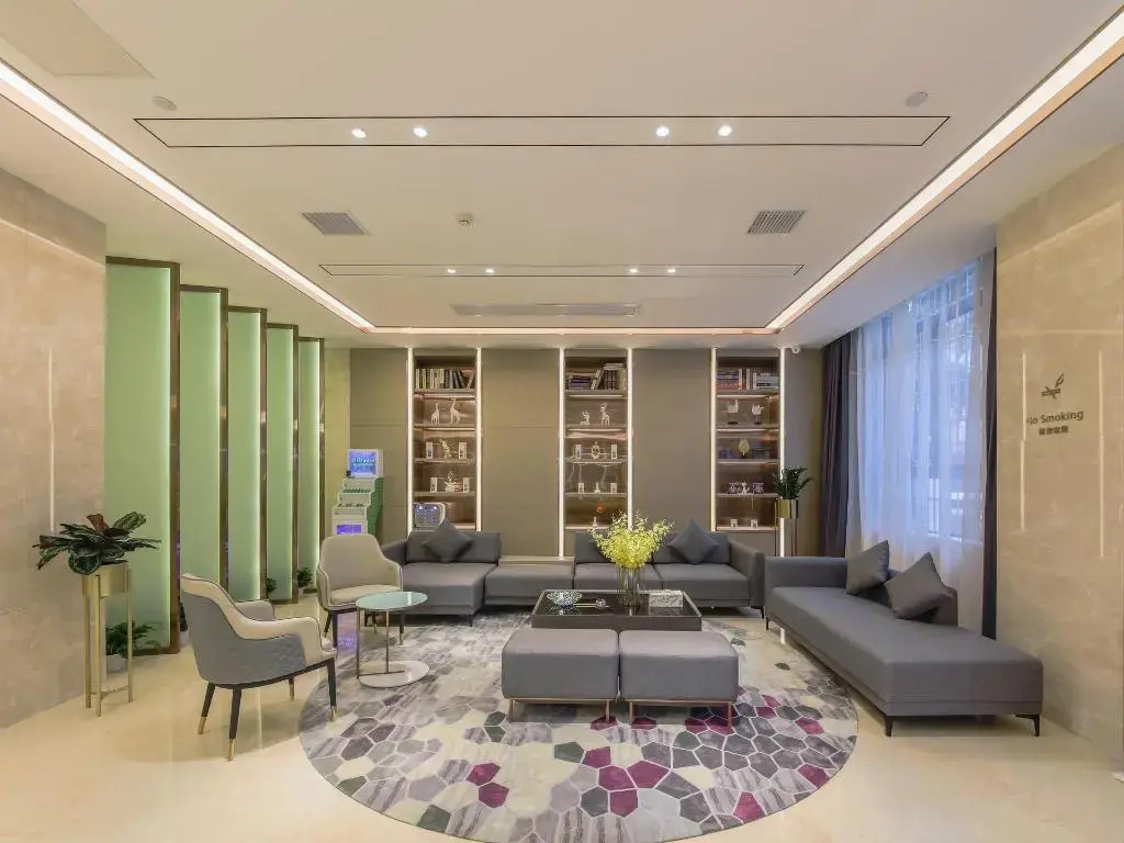 Lavande Hotel Wuhan 2nd Guanggu Road
