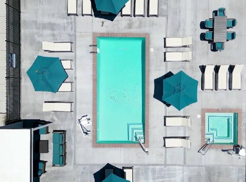 Resort 1BR Oasis Pool Spa Gym Reno Getaway