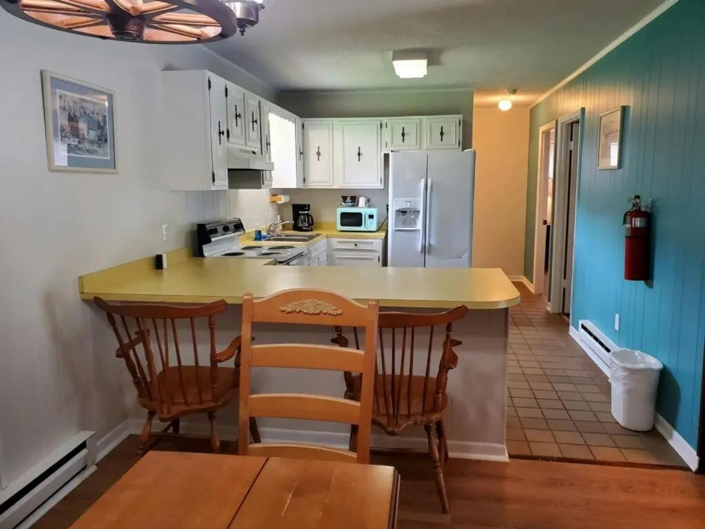 Meadowlark Motel with Restaurant & Bar