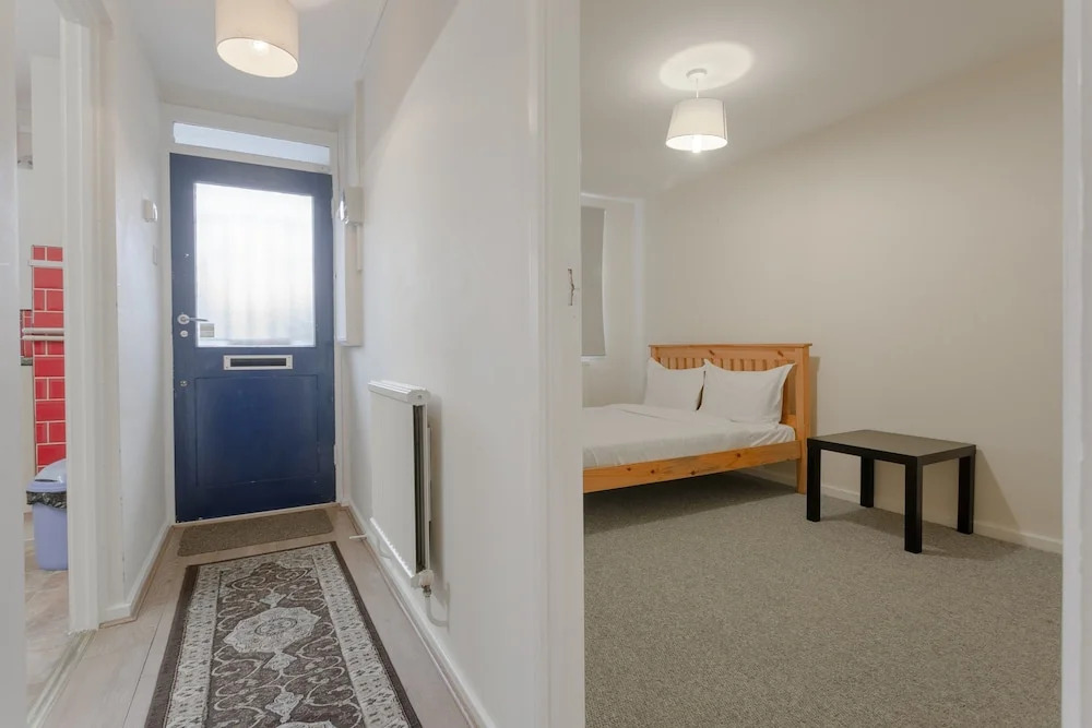 Spacious 2 Bedroom House in Bow