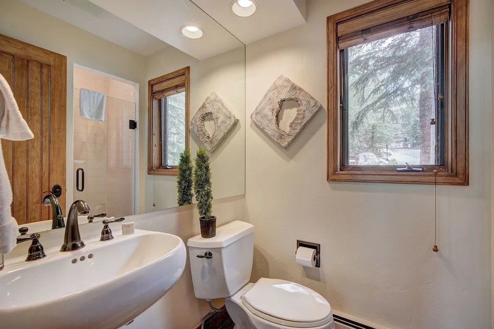 Luxury 4 Bed Pines Townhome Amongst The Peace And Quiet 4 Bedroom Townhouse by RedAwning