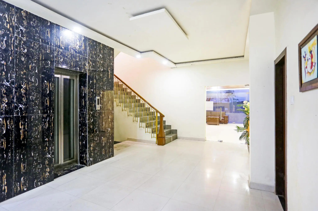OYO 74366 Hotel Rudra