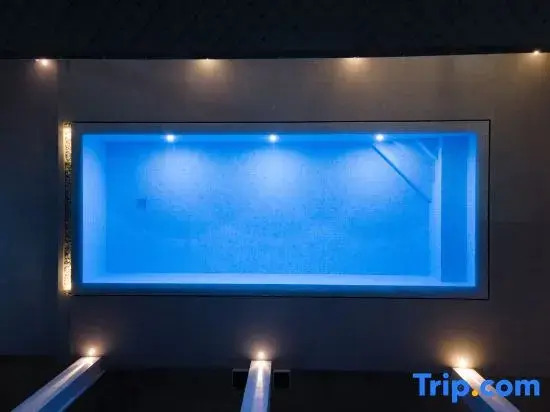 White Pool Villa Chiangmai