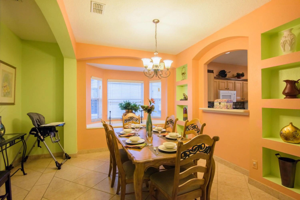 8BR -private swimming pool -gated resort community -suitable for family & group getaways -5 miles to Disney
