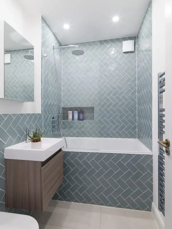 West End Drury Lane Modern 3 Bedroom Apt