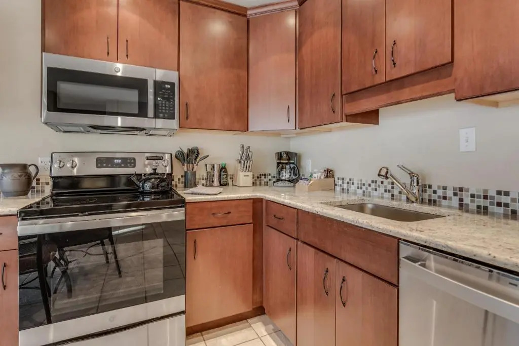 Laurelwood Condominiums Studio Premier Unit 301
