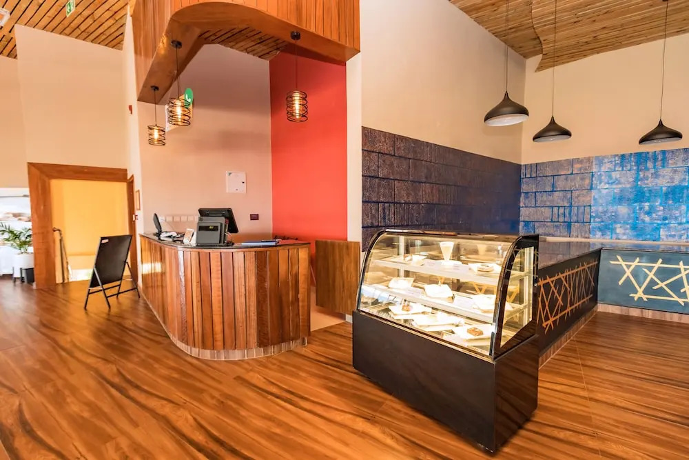 The Hut Restaurant & Boutique Hotel