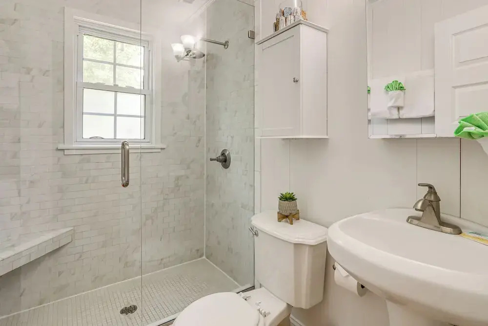 3 Mi to Beach: Pawleys Island Cottage
