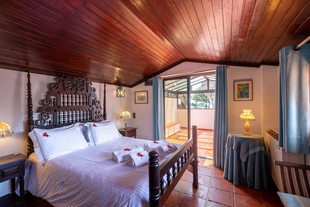 Panoramic Ocean View Villa & Pool in Sesimbra by Rent4Rest