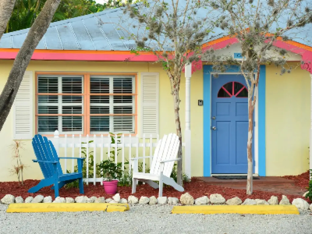 THE Palmview AND Sandpiper Inns