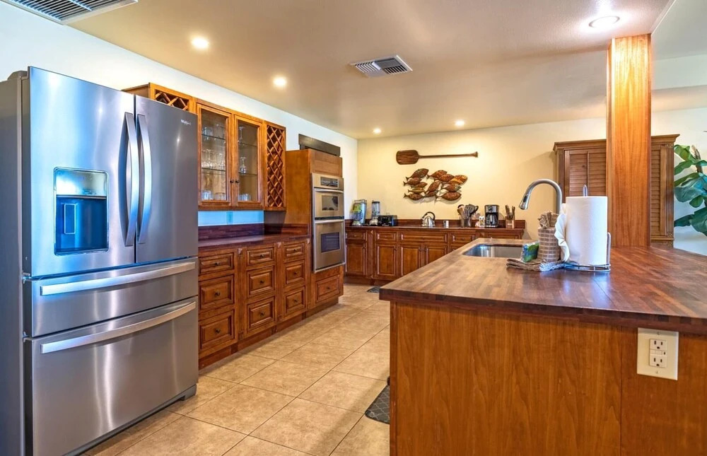 K B M Resorts- Hale-1470 Presidential 3bd, 3ba Beach-front Estate, A/c, Private Yard!