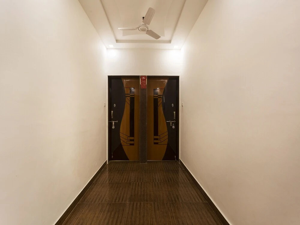 OYO 9906 Hotel Hill Top House
