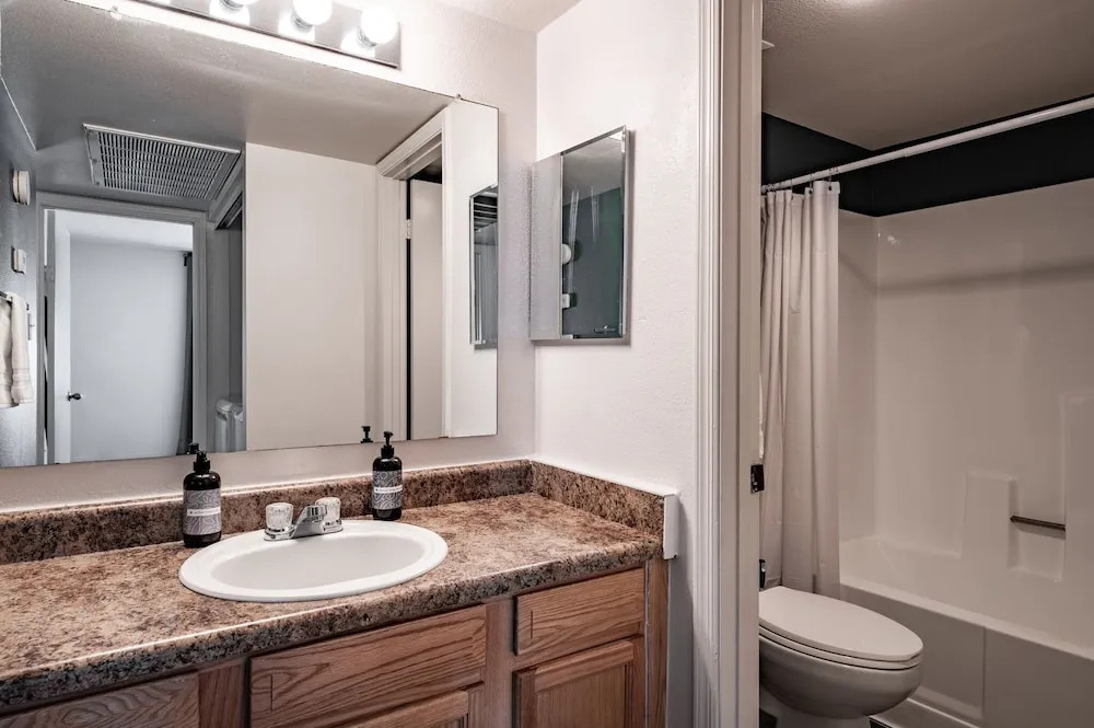 2BR Apt North Phoenix Pool byWanderJaunt
