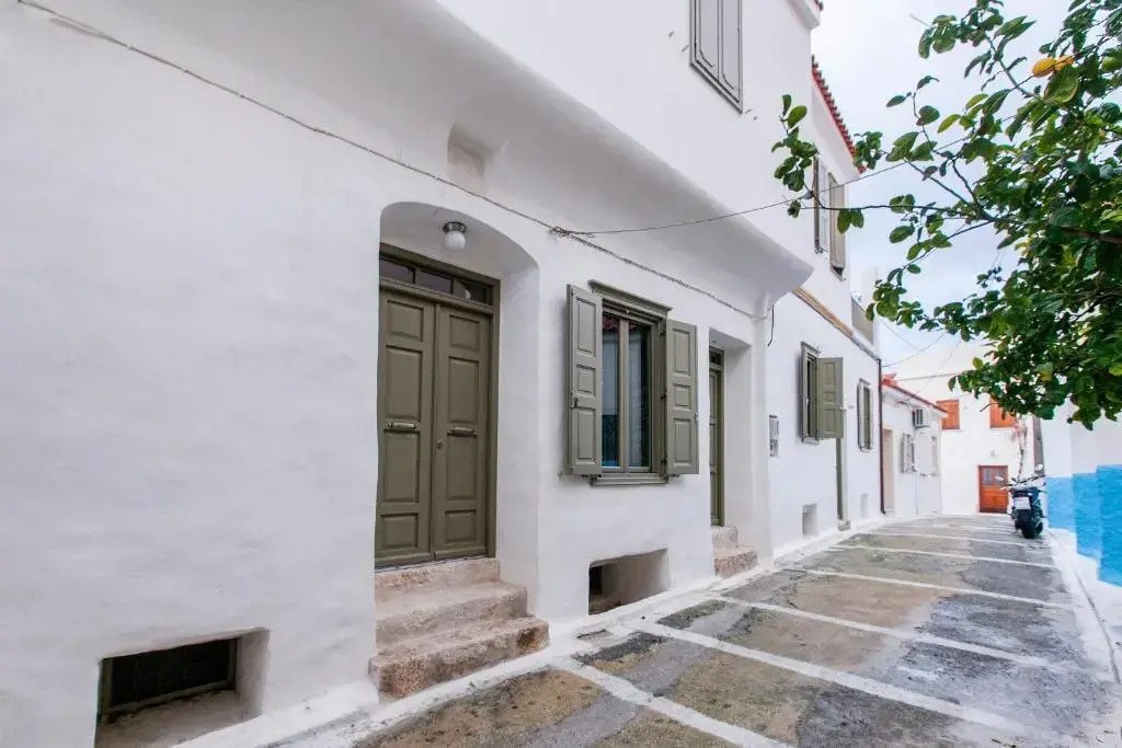 Chora Traditional 4 Bedroom House in Samos - BLG 69214