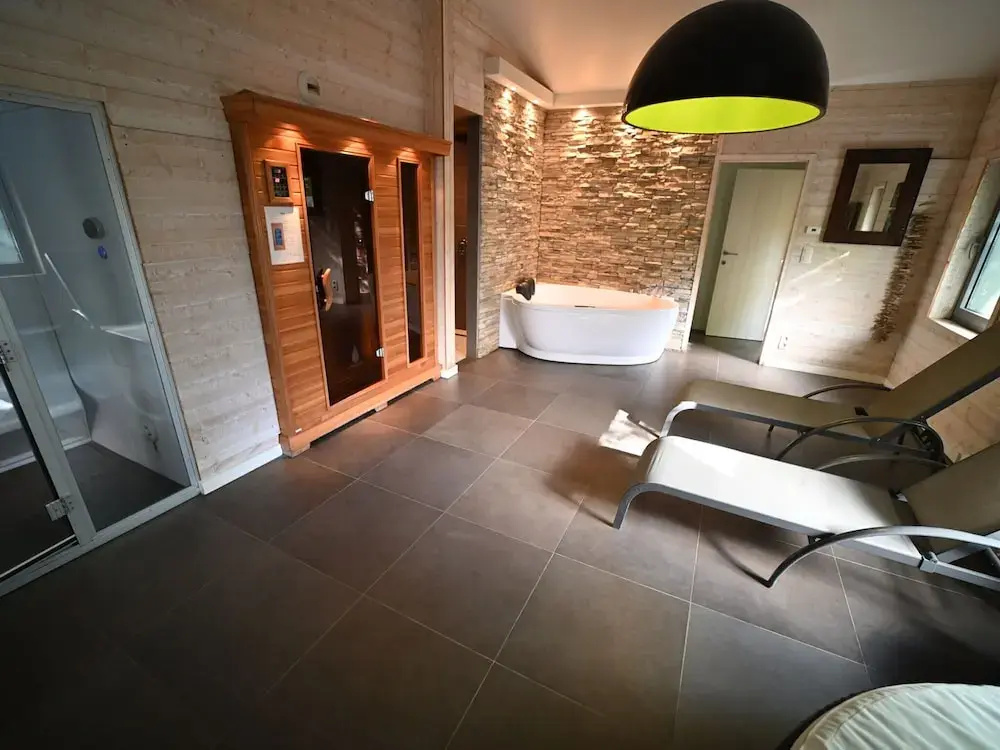 Lovely Holiday Home in Marche-en-Famenne with Hot Tub