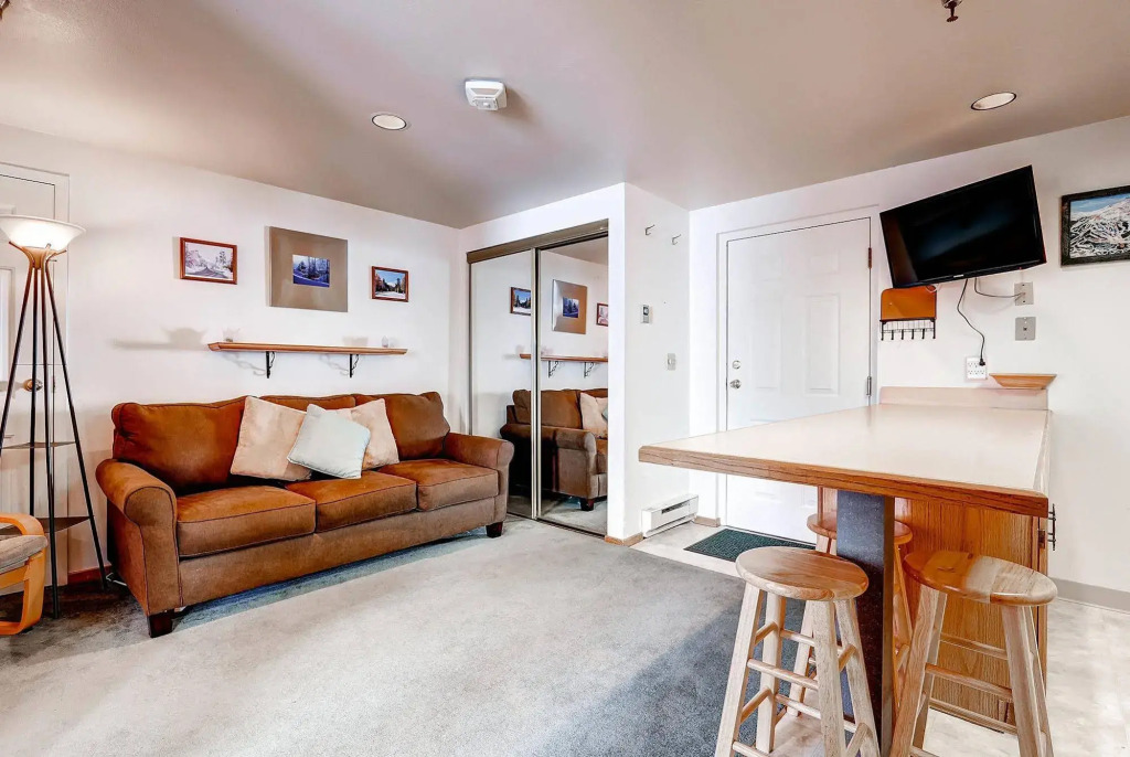 Tyra Lookout Condominiums by Ski Country Resorts