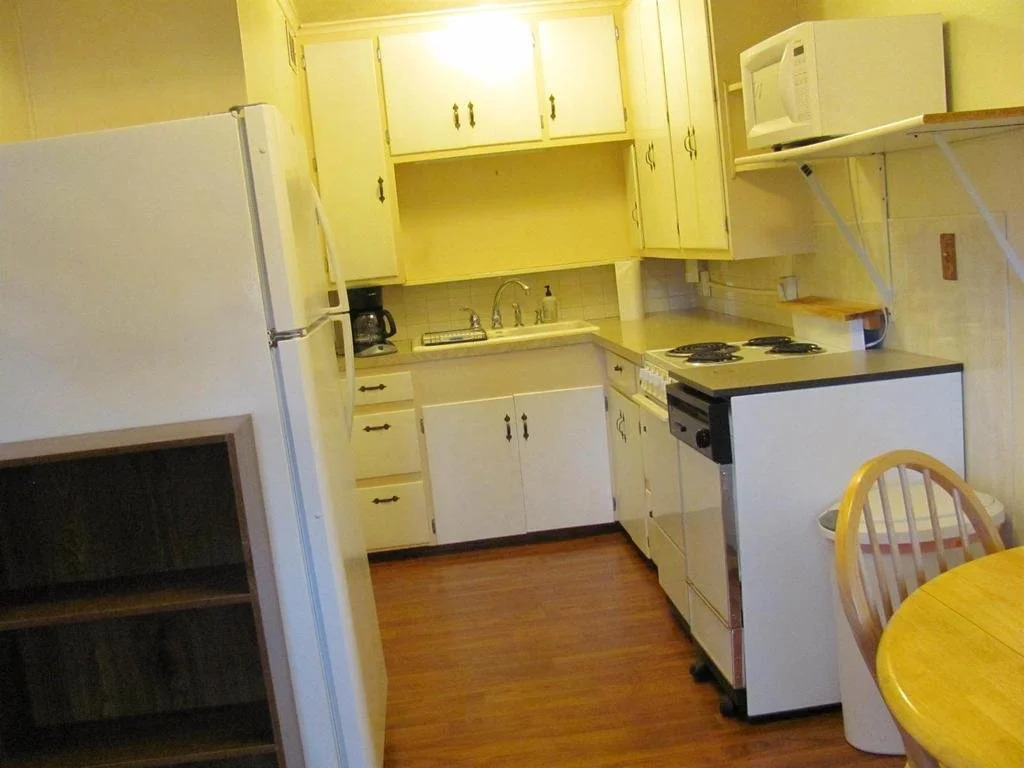 Downtown Log Cabin Hideaway Bed & Breakfast Inn Fairbanks | B&Bs