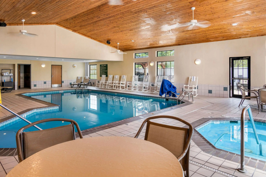 White Pine Inn & Suites