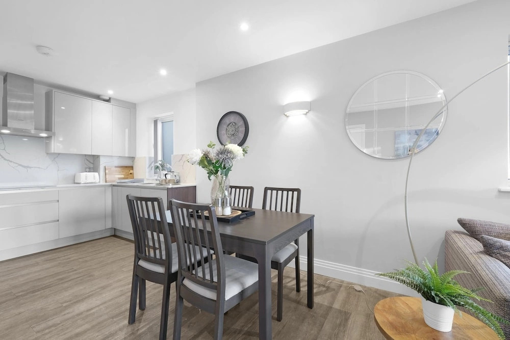 The Isleworth Garden Retreat 3BR 2BA with Gated Parking