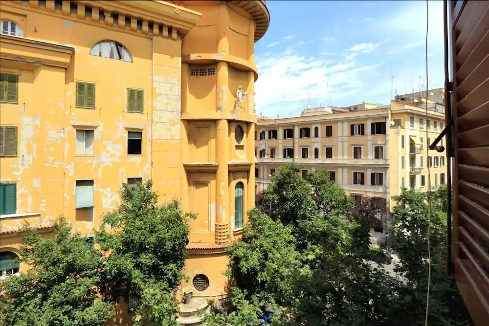 Bright one bedroom Halldis apartment close to St Peter’s square.