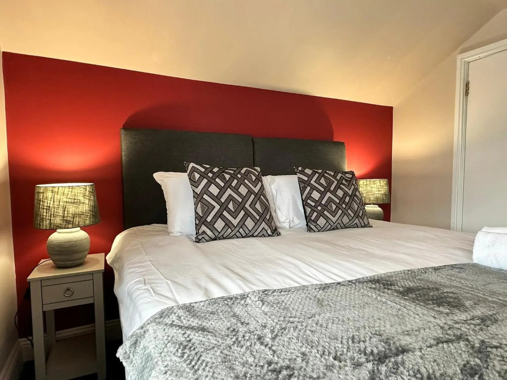 The Prince Albert Pub & Hotel with onsite FREE PARKING 2 minutes from Legoland