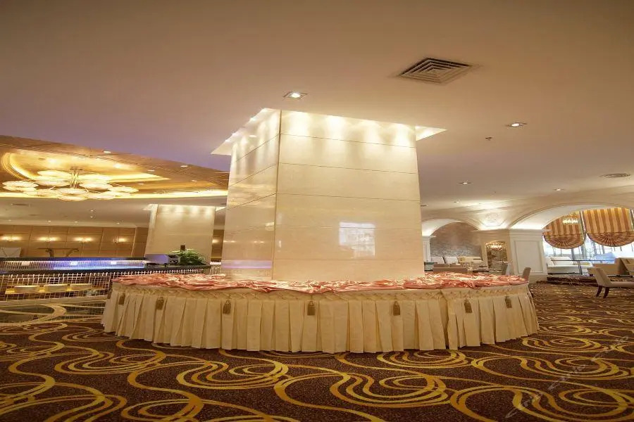 Royal Century Hotel