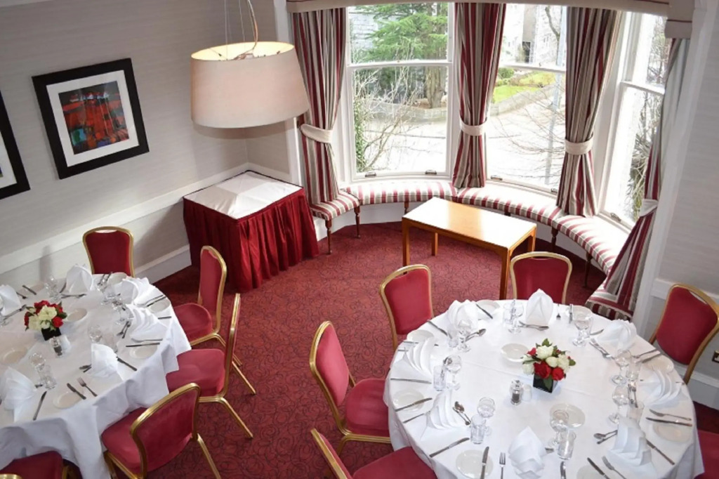 Atholl Hotel