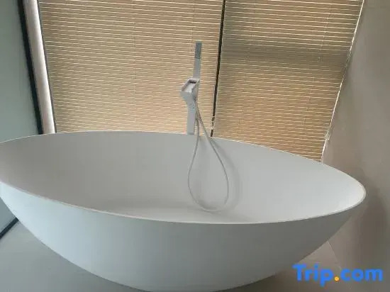 Xile Holiday Villa (Hailing Island Poly Yintan Branch)
