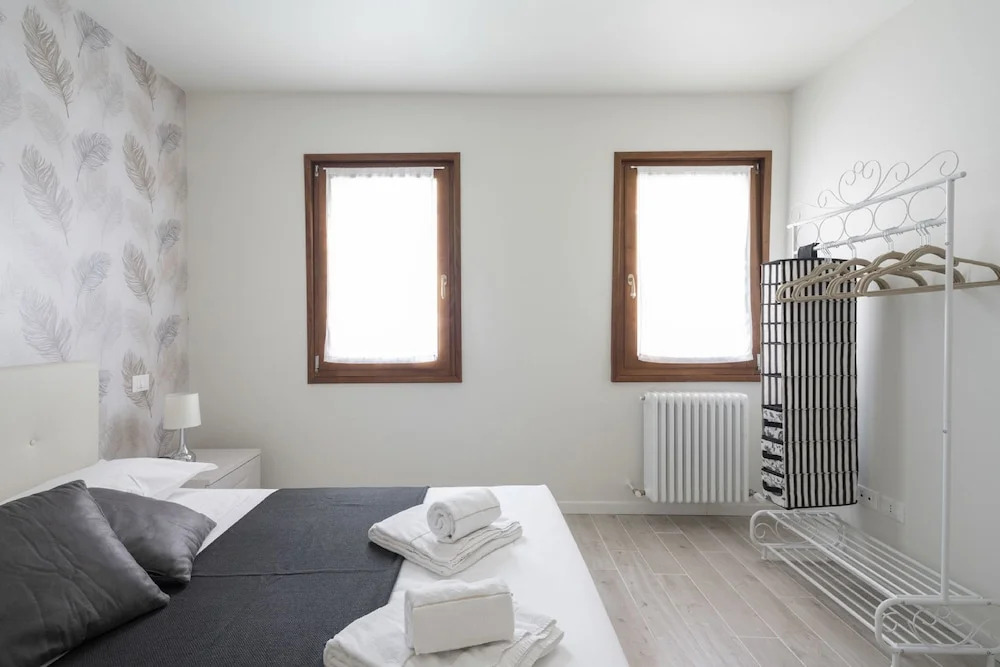 Apartments in San Marco with Canal View by Wonderful Italy